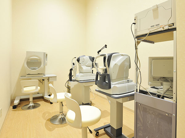 眼科検査室1